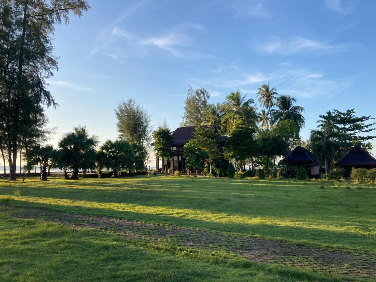סאטון The Chevalley Beach Resort מראה חיצוני תמונה